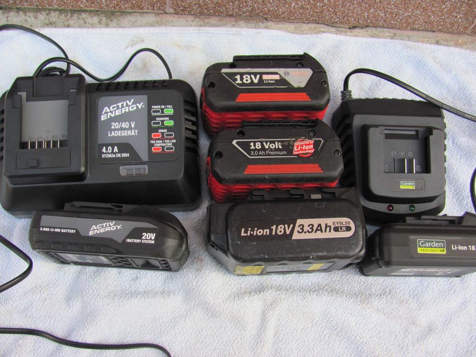 Зарядні з акумуляторами до інструменту