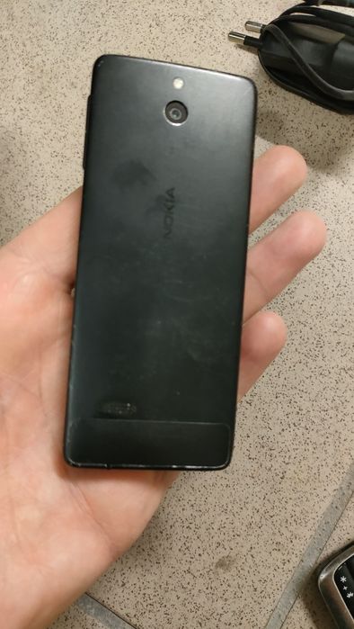 Telefon Nokia E52 i ładowarka