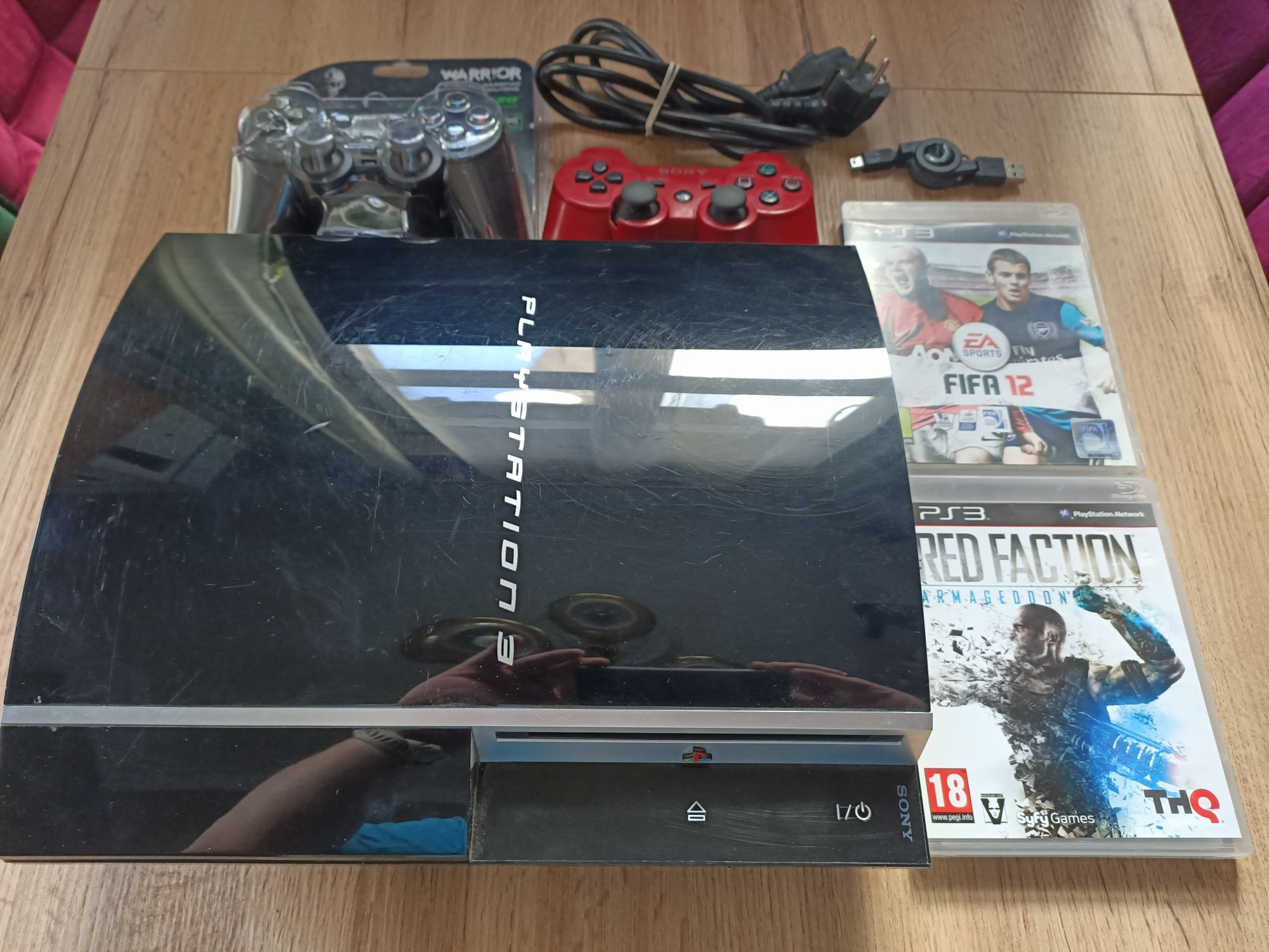 Sony PlayStation 3 80 GB cały komplet, 2 pady oraz gry