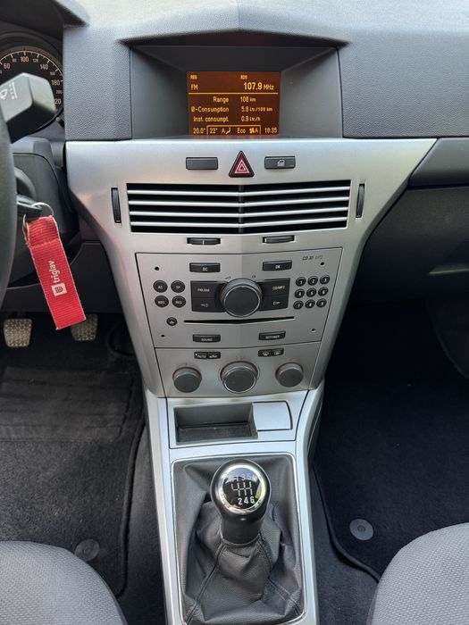 свіжоприганий(вже на укр. номерах) Opel Astra H 2011 універсал 1.7 диз