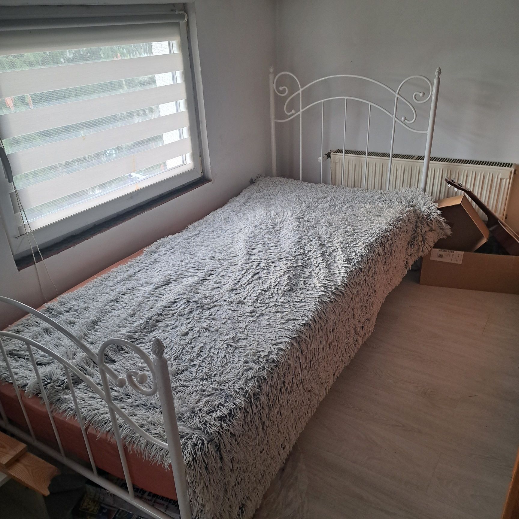 Łóżko białe dla dziewczynki