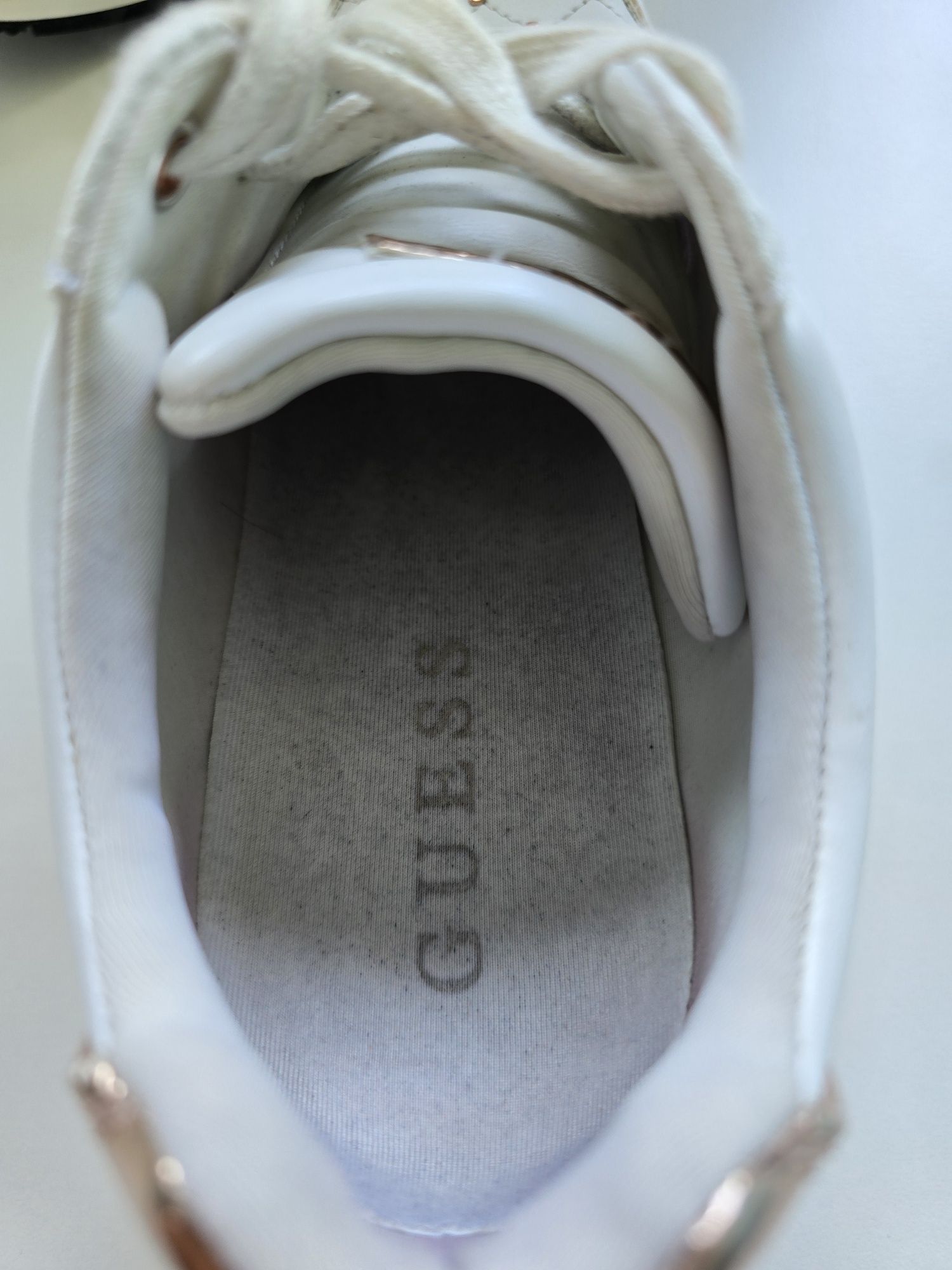 Buty damskie Guess JANEET Rozmiar 38