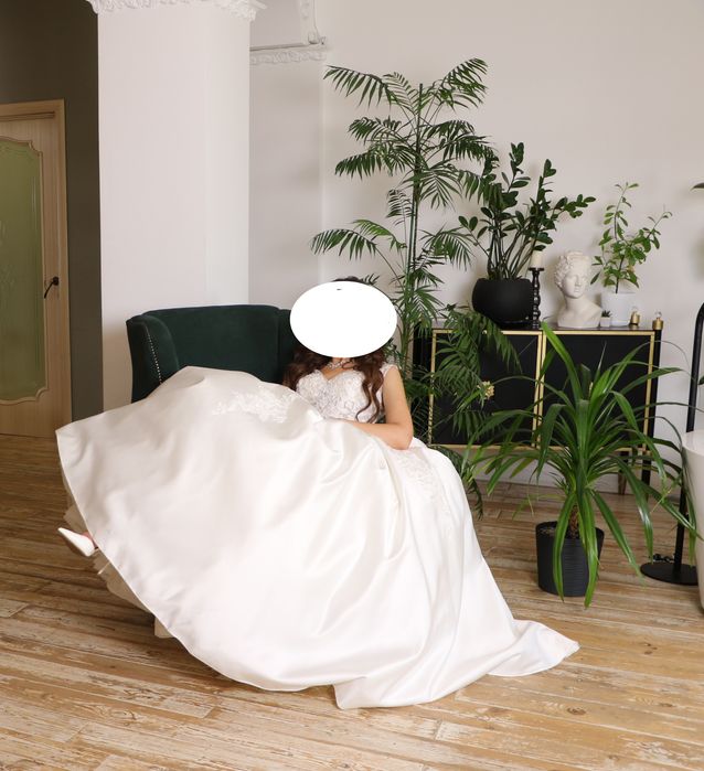 Королівська весільна сукня