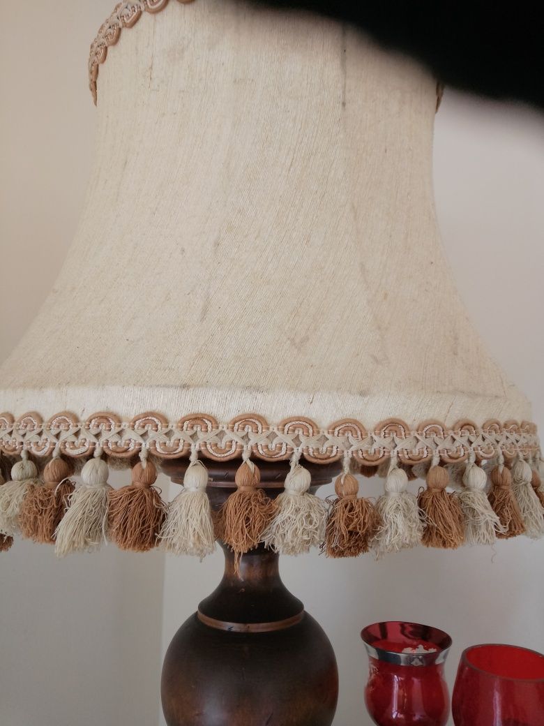 Lampa stoiąca z toczonego drewna,klosz  z materiału,Sprawna.