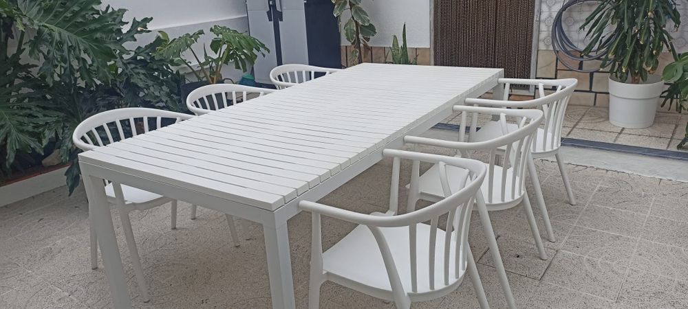 Mesa de exterior e 6 cadeiras
