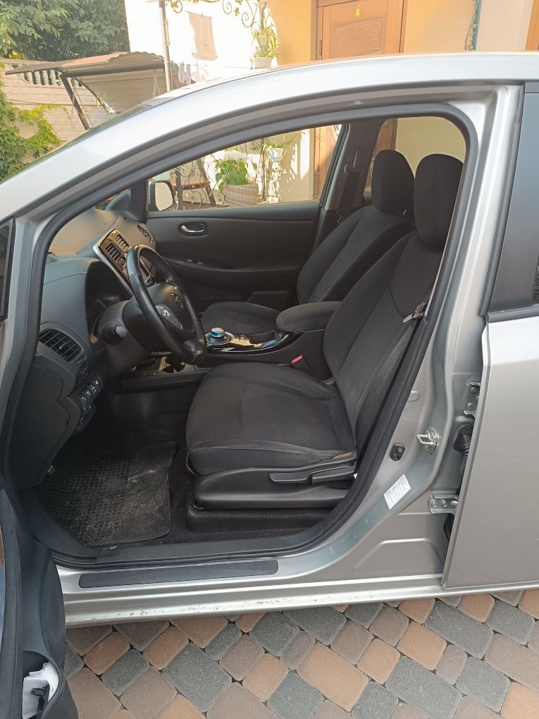 Nissan leaf 24 kw 11/12  2014 рв