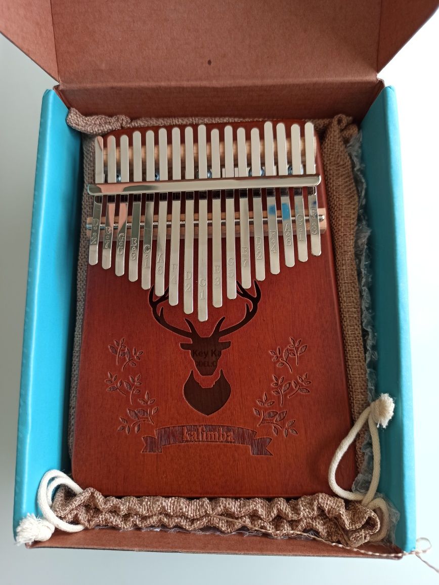 Kalimba instrumento com acessórios