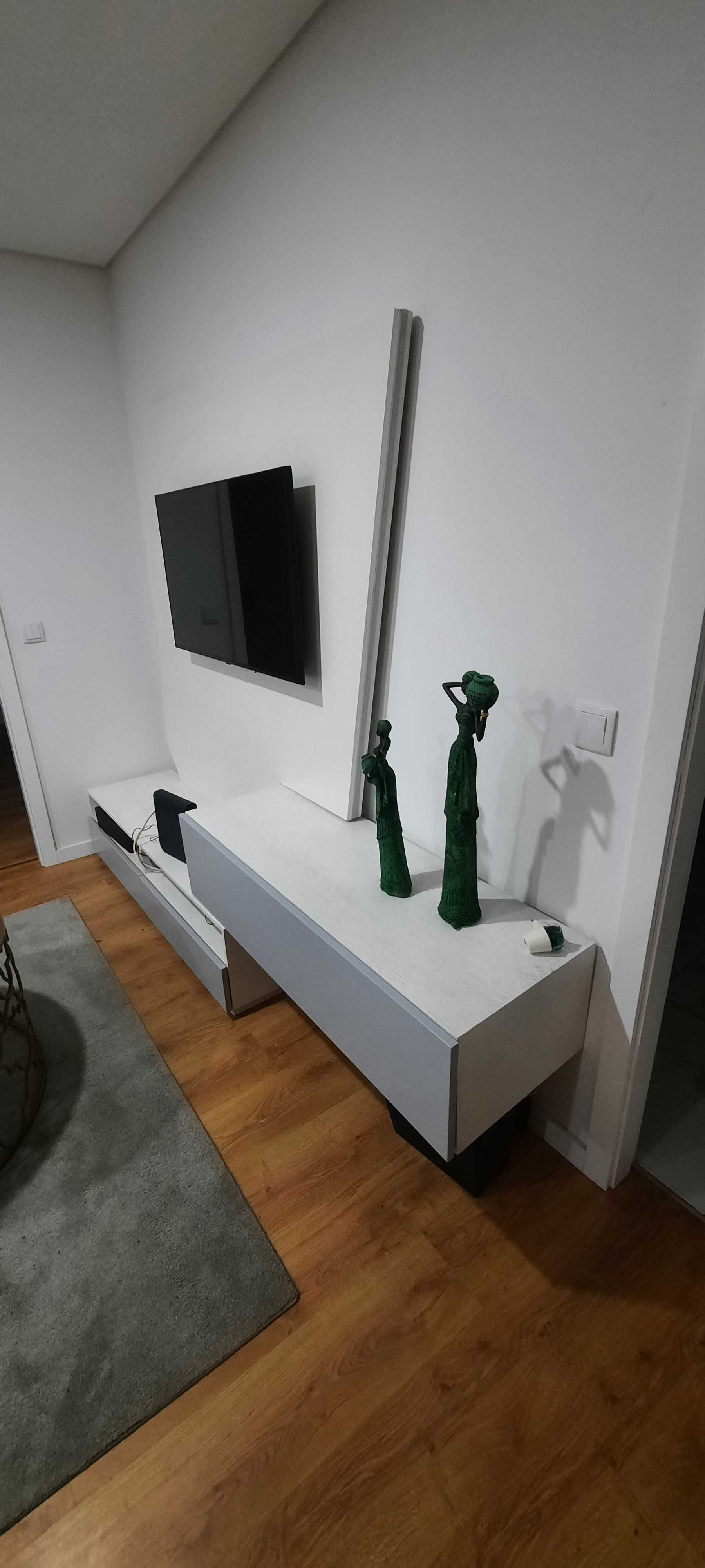 Móvel de sala com suporte Tv como novo