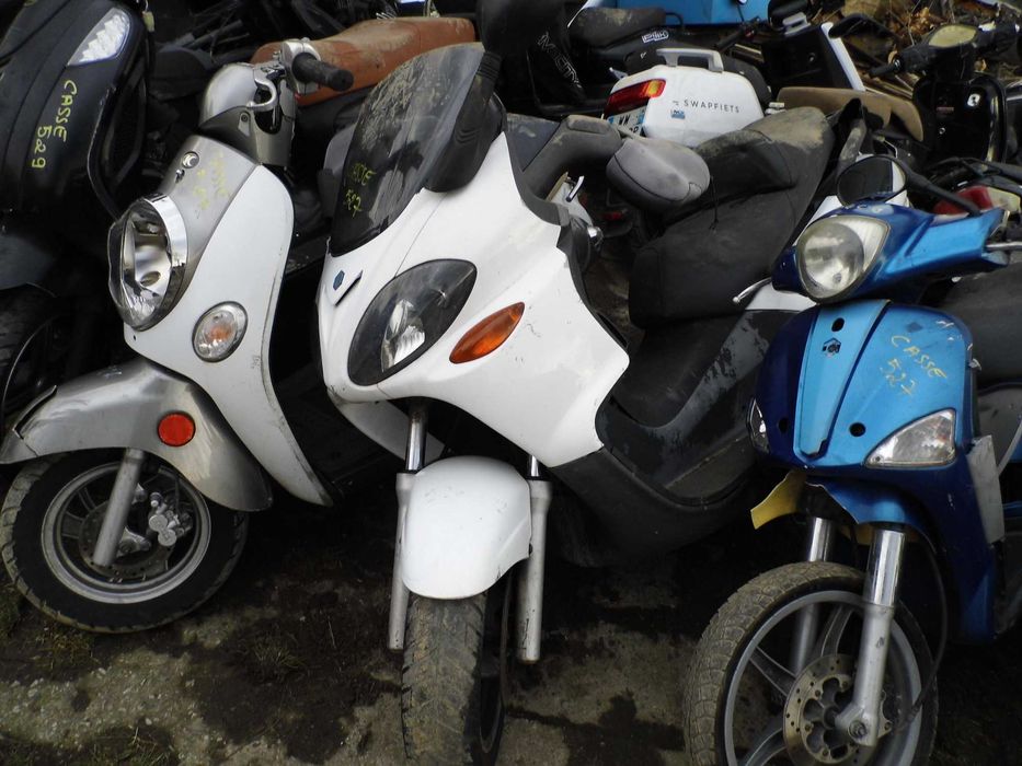 PIAGGIO X9 125 czesci silnik lampa tył gaźnik szyba licznik