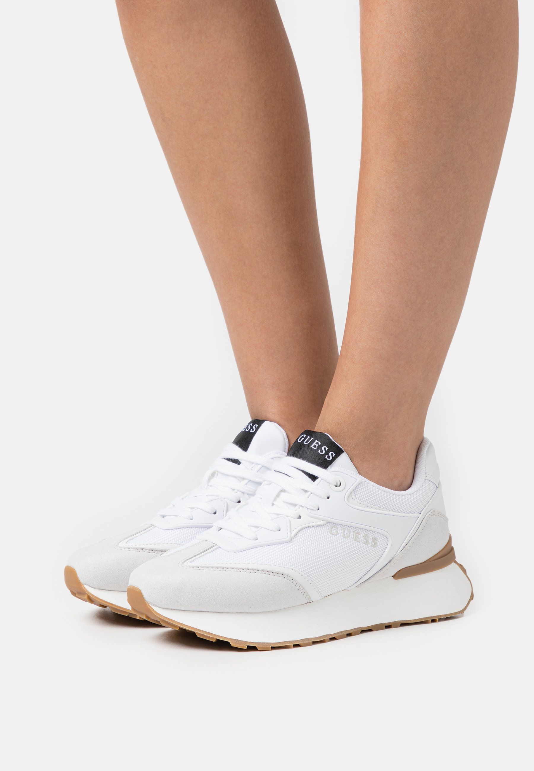 Sneakersy niskie białe Guess 35