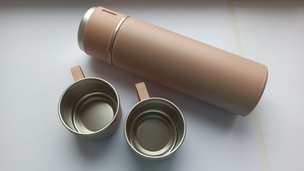 Термос із вакуумною ізоляцією з 3 чашками 500 мл