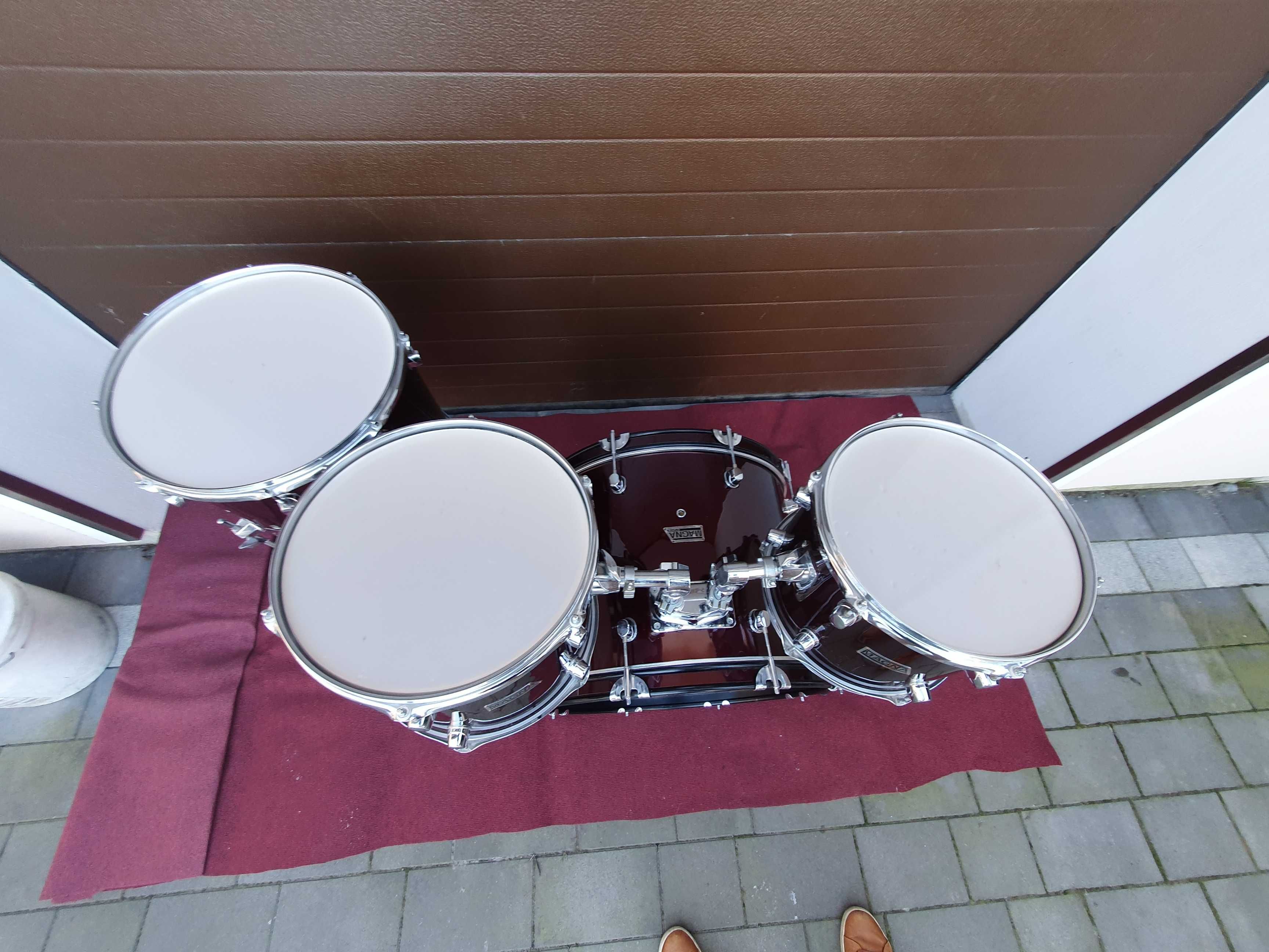 Perkusja Magna Bd 22x16
Tom1 12x9
Tom2 13x11
Floor Tom 16x16