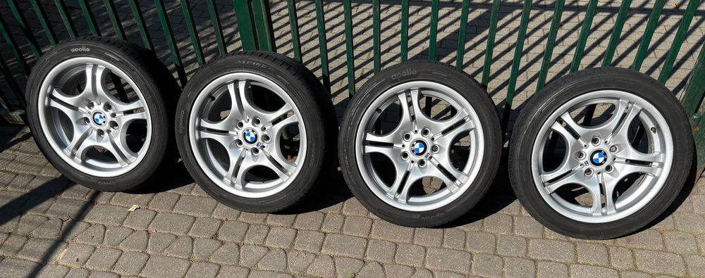 Koła BMW M-pakiet rozmiar 17 wraz z oponami.