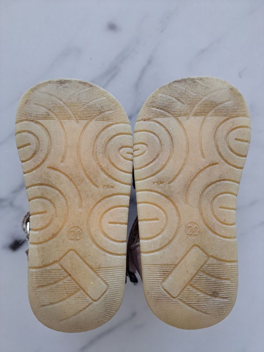 Sandały Mrugała r. 20 kolor nude
