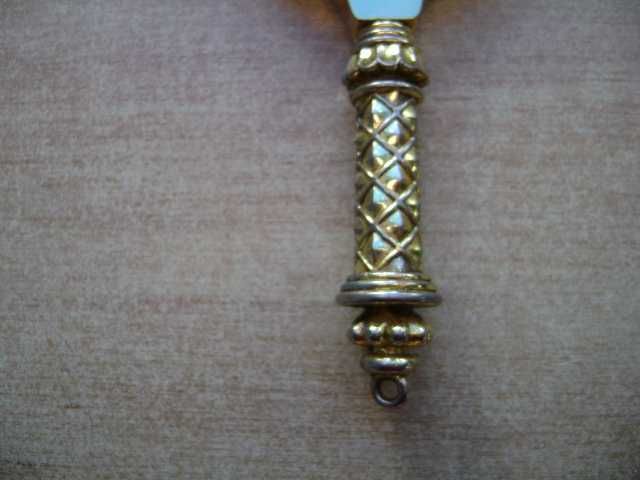 Starocie z PRL - Lupa ozdobna = troszkę porysowana na środku szkła