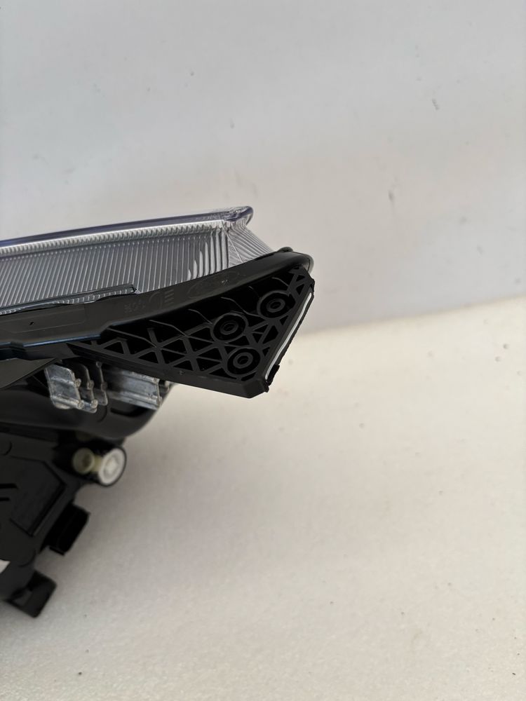 Ford Focus MK4 IV 4 lift lampa prawy przód prawa przednia Full Led