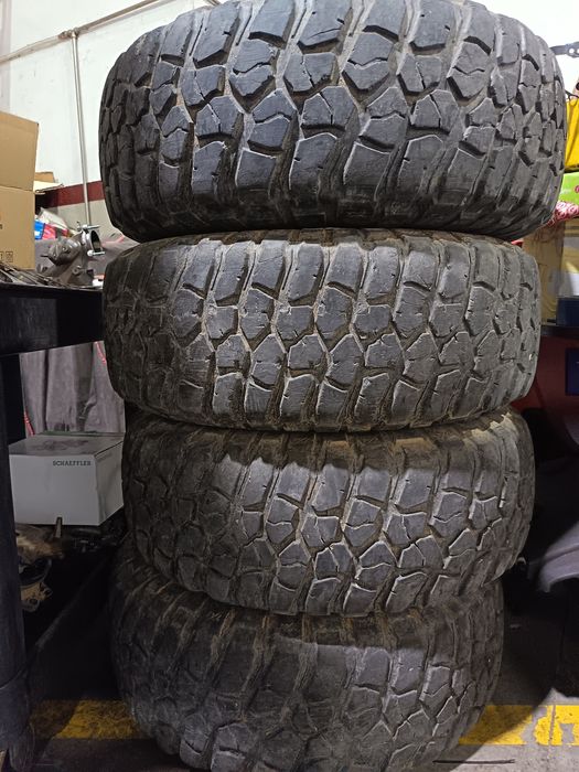 Pneus 35 12.5 R15 BFGoodrich e jantes DAYTONA
