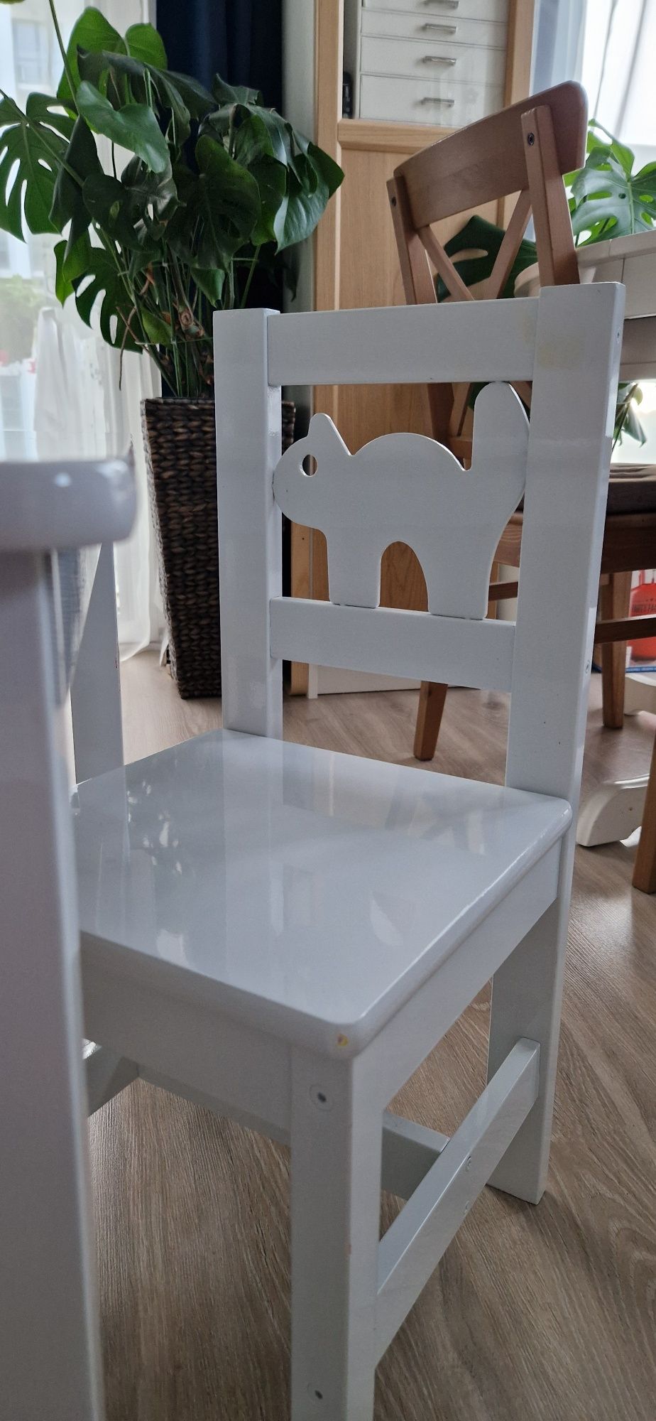 Stolik dziecięcy z krzesłami IKEA