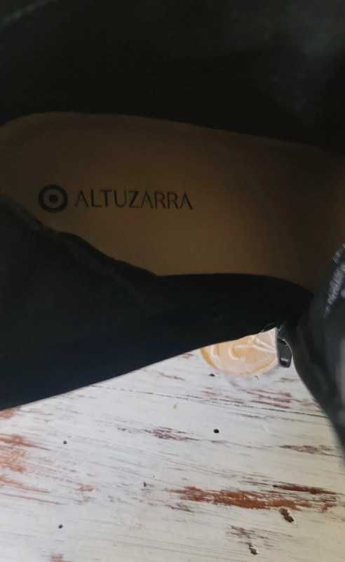 Efektowne buty-  Botki  firmy Altuzarra