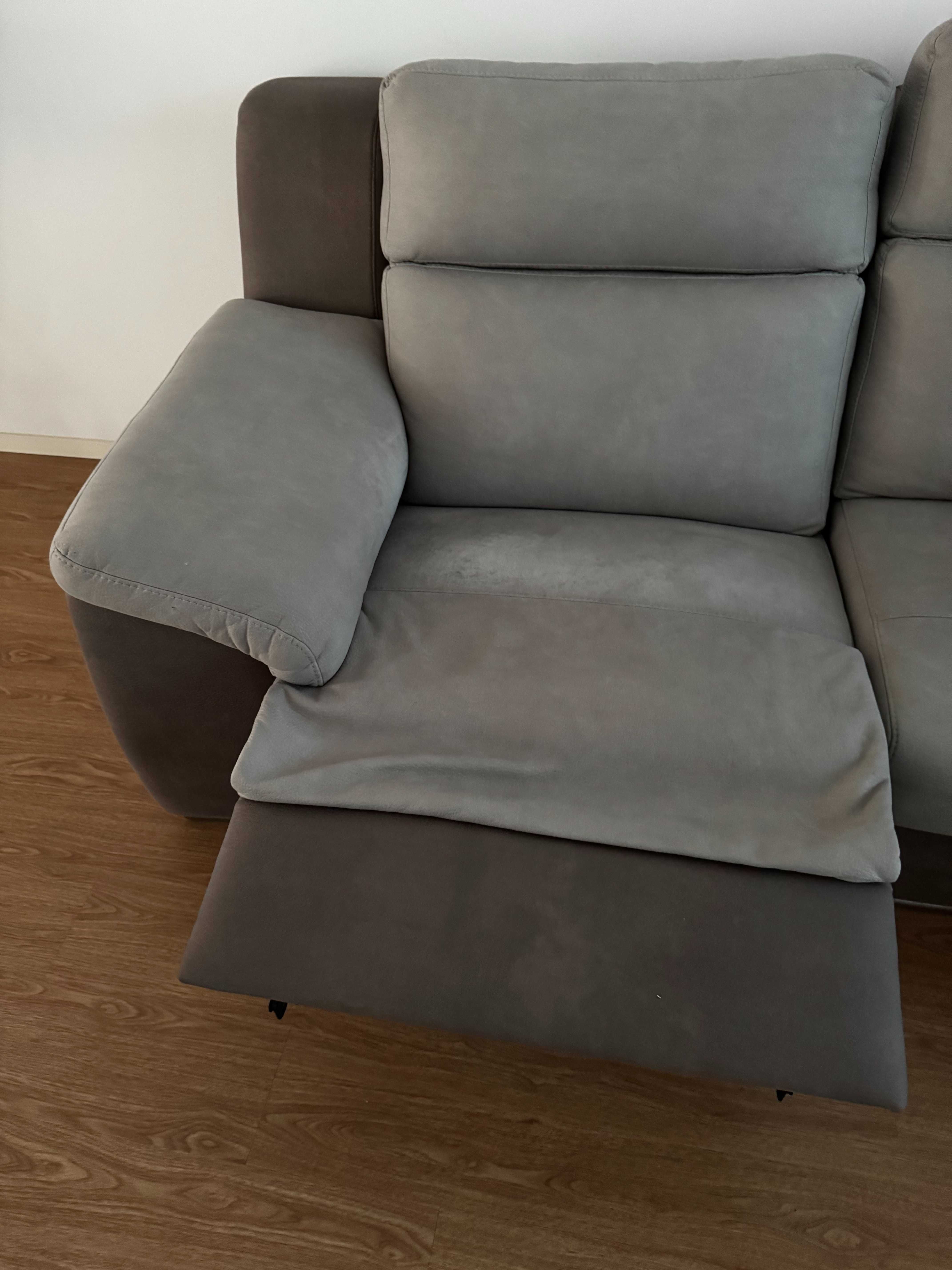 Sofá de 3 Lugares com Reclinação Elétrica para os Pés e Chaise long