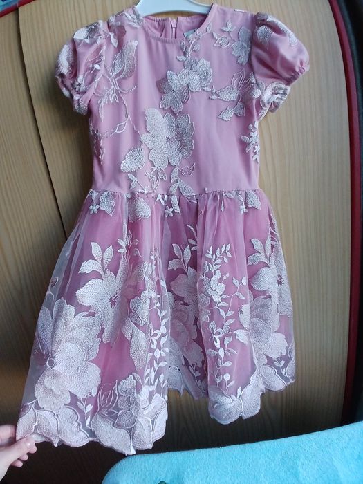 Рожева святкова сукня. На 5-6 років. Розмір 122-128см.Розовое платье
