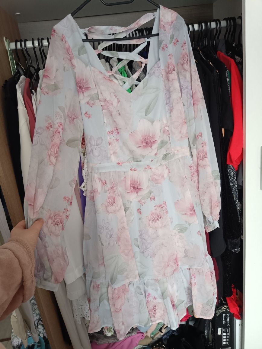 Mohito 40/42 L/XL sukienka w kwiaty z wiązaniem na plecach