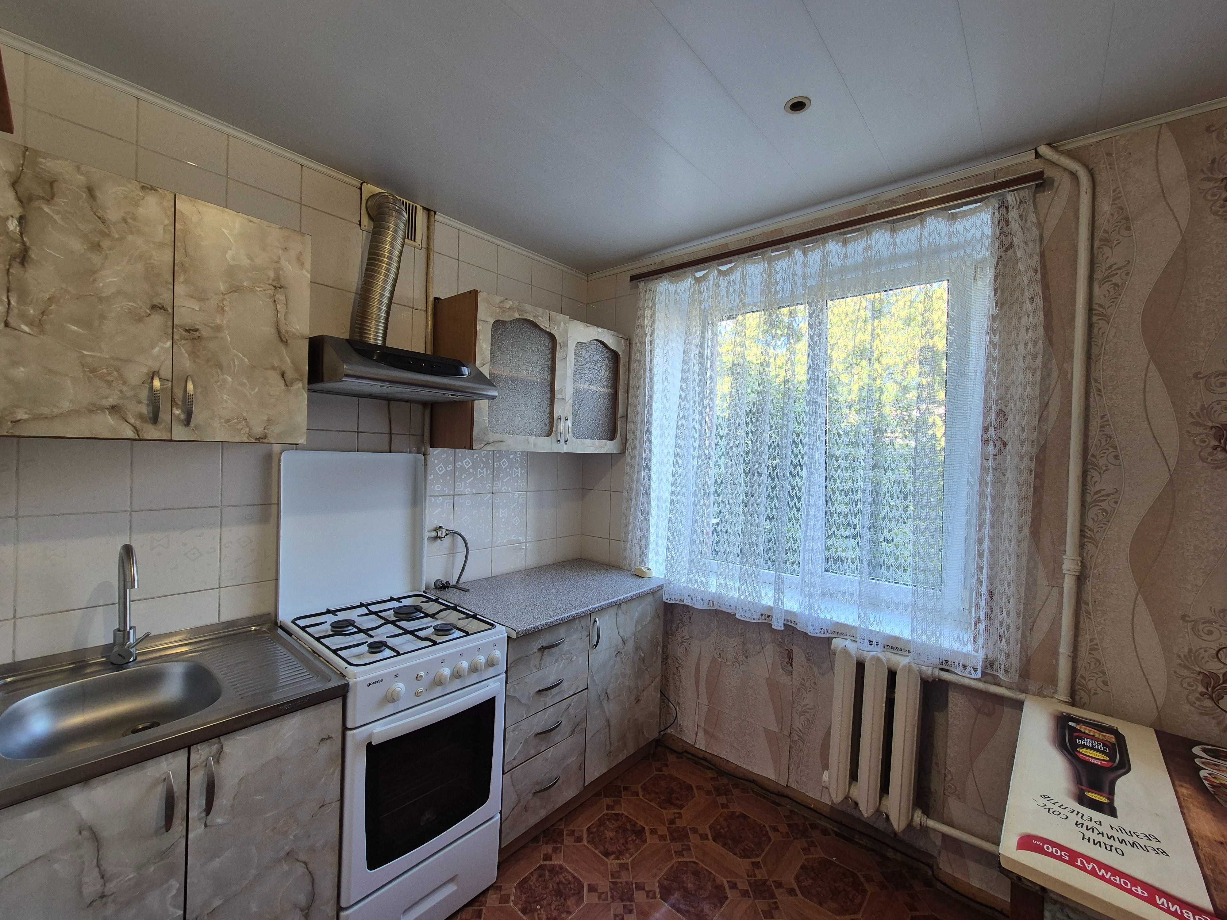 Алмазний продам 2-х кімнатну квартиру  4/5цегла кімнати окремі 45м