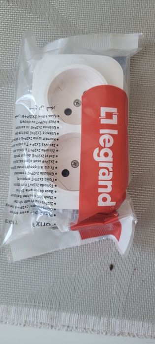 Gniazdo Elektryczne ścienne Legrand