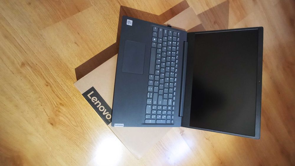 Laptop Lenovo V15IIL