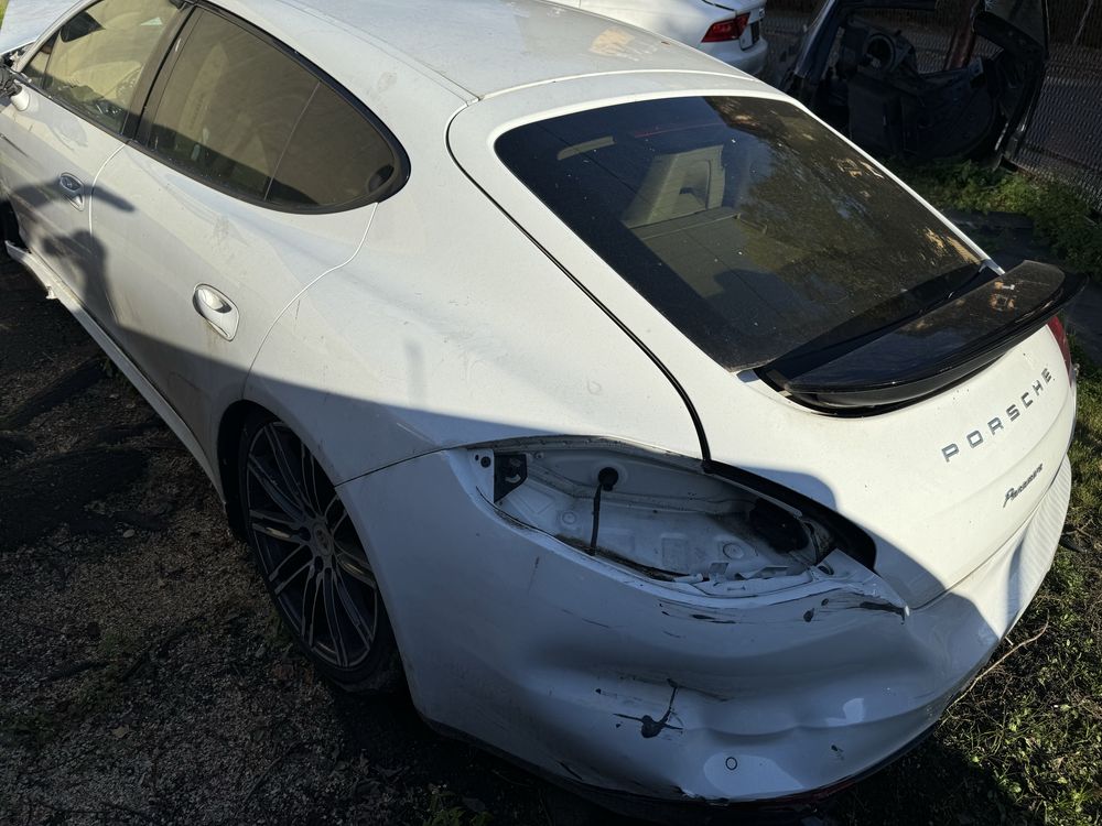 PORSCHE PANAMERA DIESEL Biała Uszkodzona z Włoch