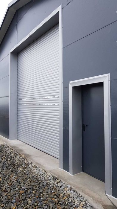 Brama rolowana PA 77 w kolorze srebrnym