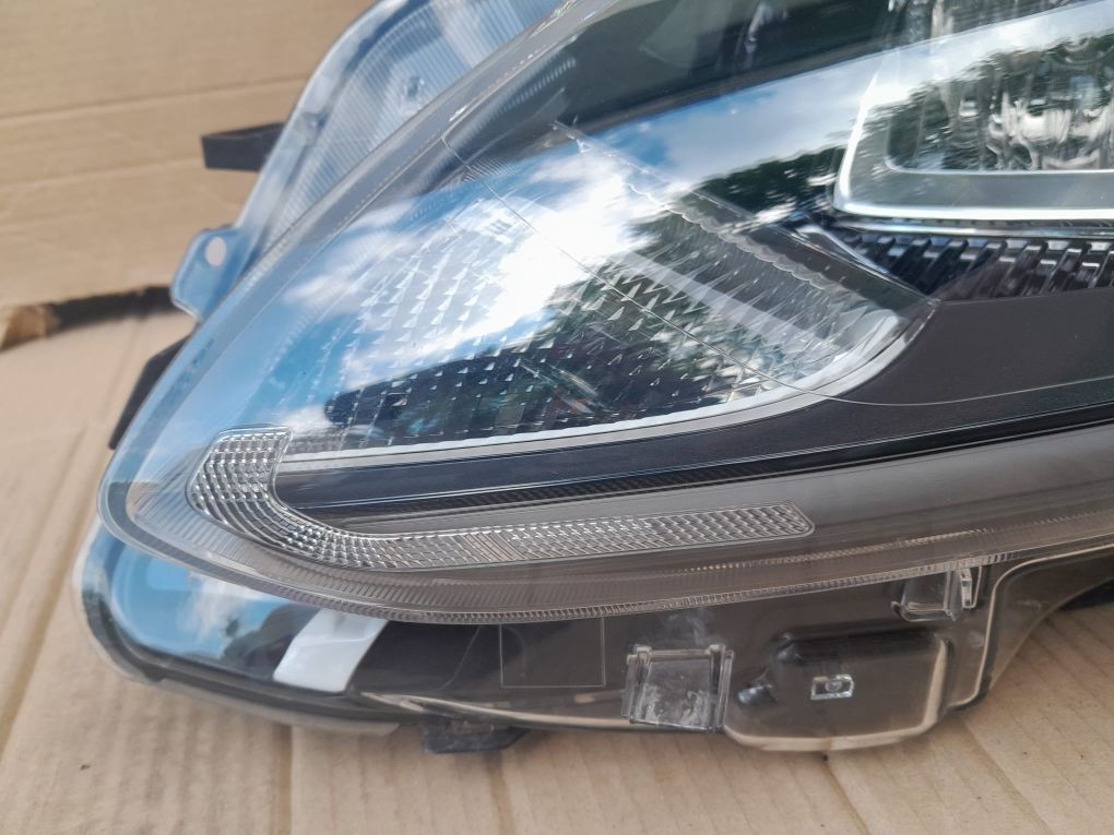 Reflektor lewy Ford Kuga Mk 3 Full Led LV4B-13W030-AK