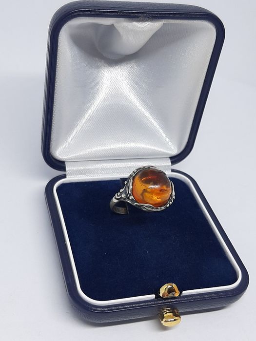 Unikatowy pierścionek ze srebra, srebro 925 z bursztynem