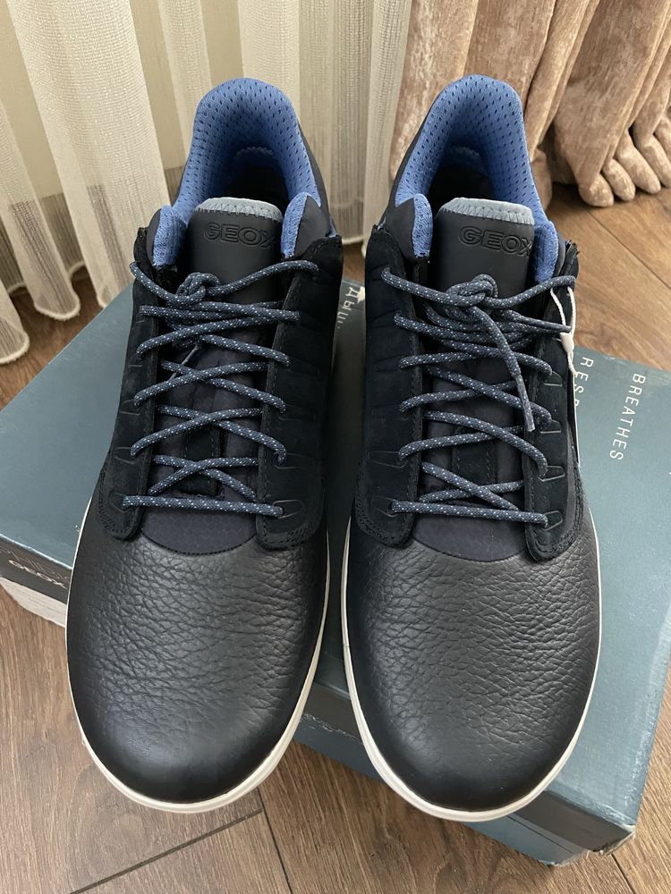 Новые кроссовки Geox р 44
