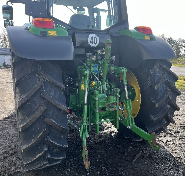 John Deere 6145m z ładowaczem czołowym John Deere 643R