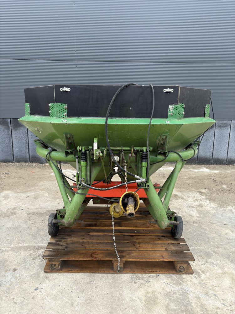Rozsiewacz nawozu amazone ZA-F ( 2x hydraulika, koła)