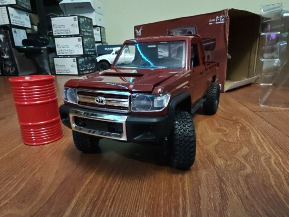 Toyota Land Cruiser радіокерована модель 1:12