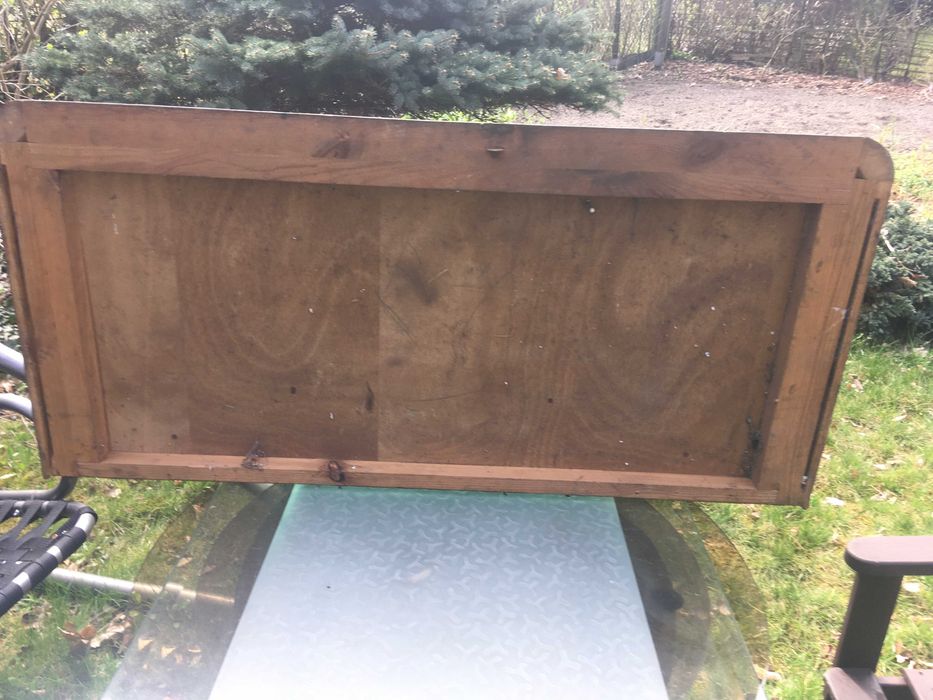 Stary drewniany element - przyszłe biurko?