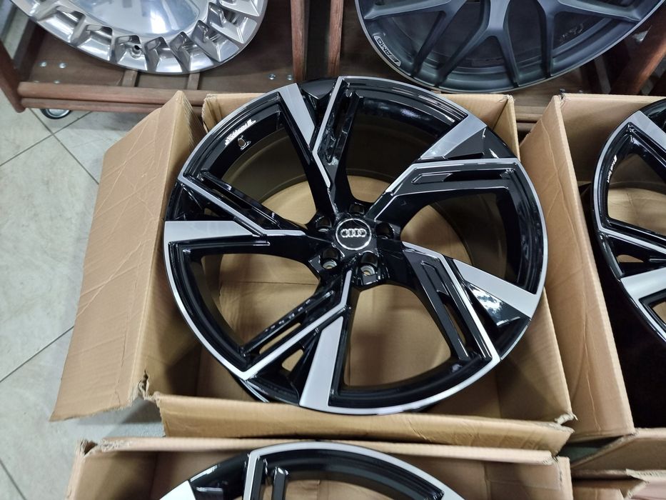 Czarne Felgi Audi Rs6 Rs7 Q8 Sq8 4K0601025R 22 Cal