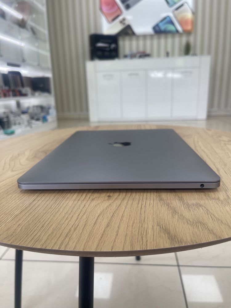 MacBook Pro 13 2019 i5/8/128 Space