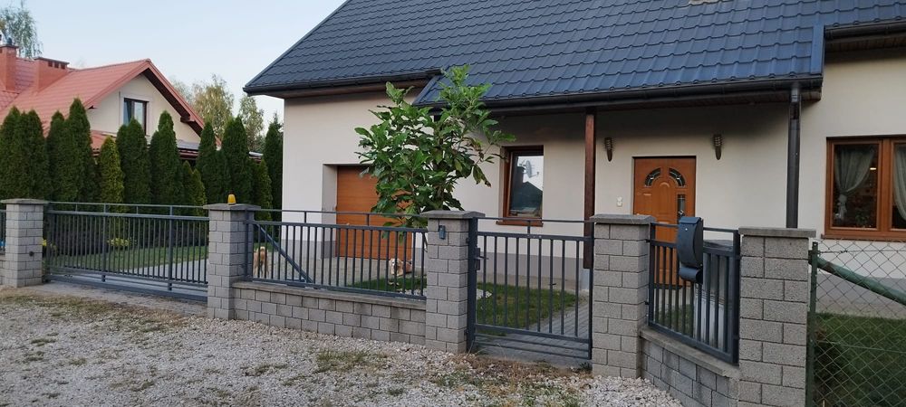 Dom jednorodzinny z ogrodem w spokojnej okolicy