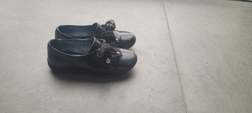 Czarne lakierki Bartek rozmiar 26 wizytowe eleganckie