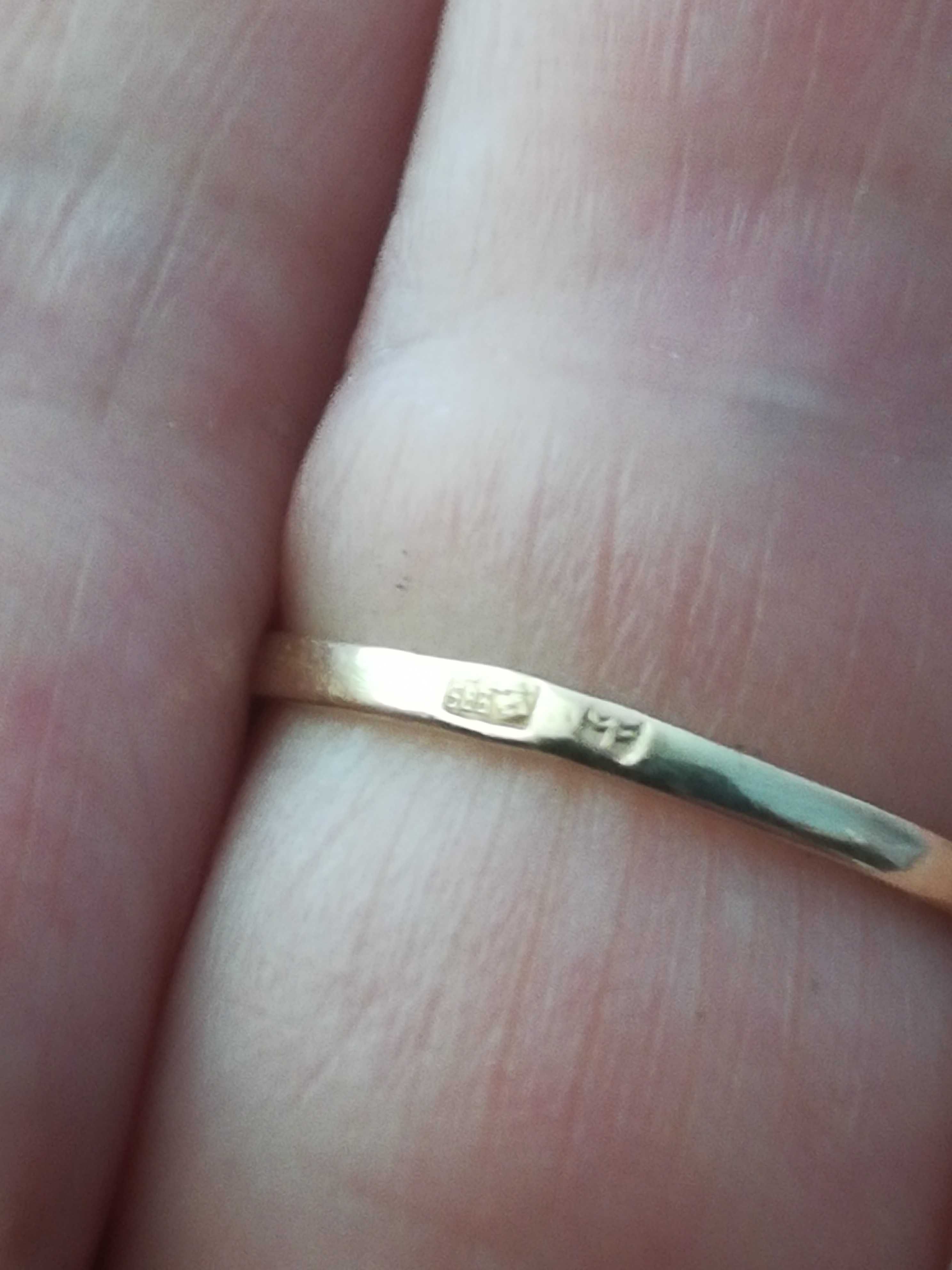 Warmet, pierścionek, Wąsy, złoto, 1,57 g, rozmiar 17.