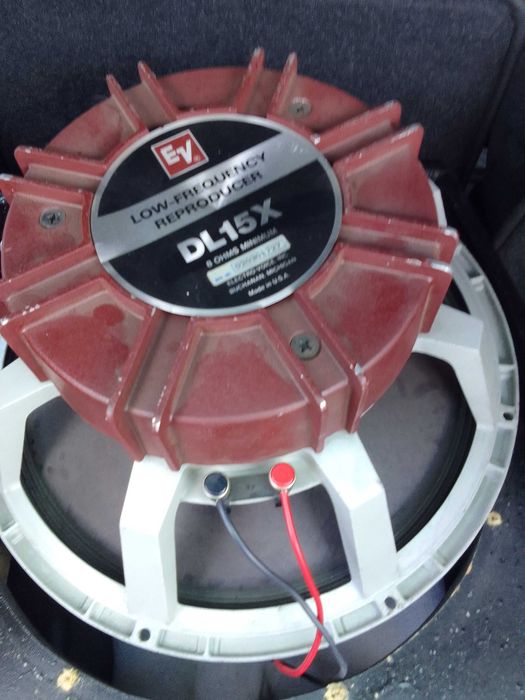 Kolumny pasywne na głośnikach EV