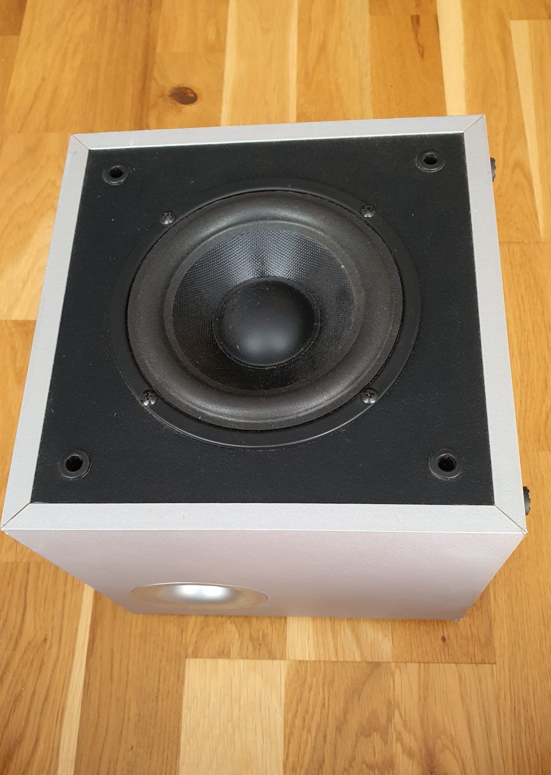 Dwa głośniki i  subwoofer