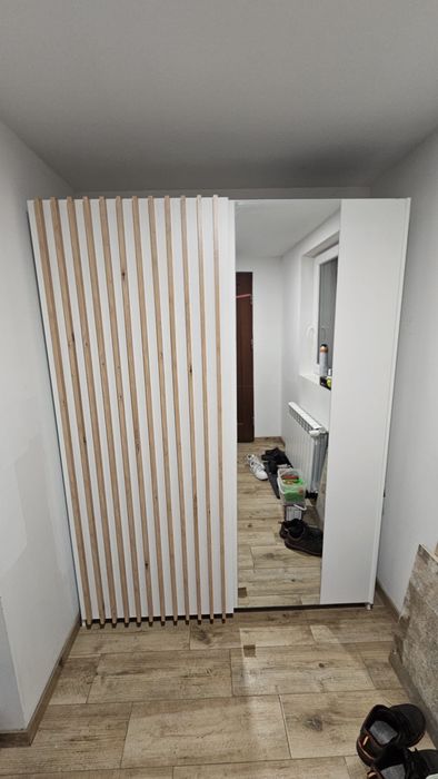 Szafa przesuwna lamele lustro