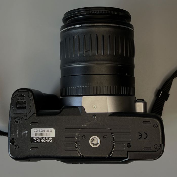 Плівковий дзеркальний фотоапарат Canon EOS Rebel K2 з об'єктивом