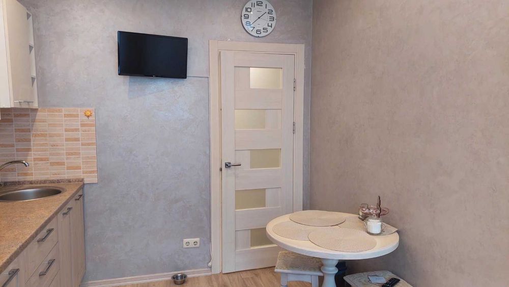 Однокімнатна квартира з ремонтом, мінімальне оформлення! Є газ!