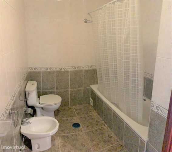 Arrenda-se T1 centro Viseu com garagem