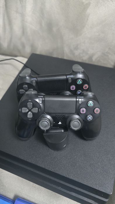 Playstation 4 Pro 1T + PSVR + 2 comandos e Câmara e carregador Sony